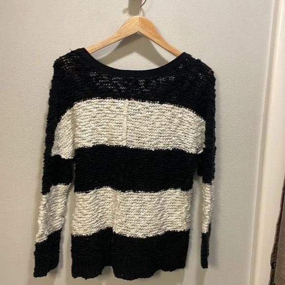 FREE People woman’s black and white sweater - Picture 8 of 11